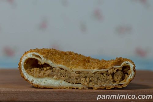 ハンバーグドーナツ【ヤマザキ】断面の写真