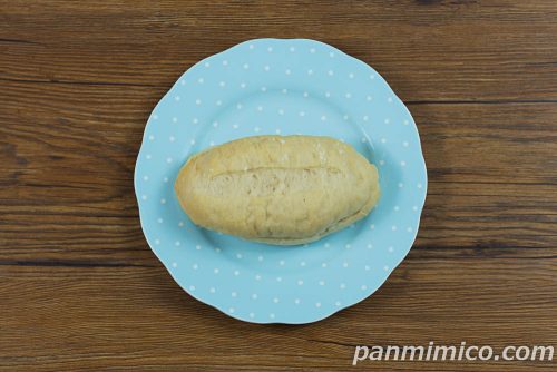 白生フランスパン(北海道産ダブル練乳ミルク)【ファミリーマート】上から撮った写真
