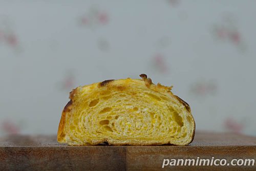 サンミー®みたいなしっとりクロワッサン　2個入【ローソン】断面の写真