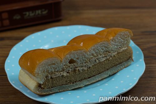 生かすてらさんど　コーヒー牛乳入りミルククリーム【フジパン】斜めから撮った写真