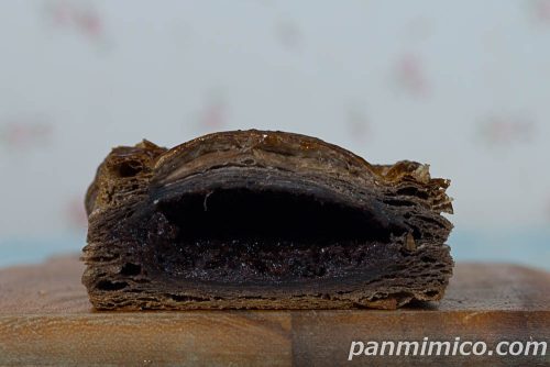 特濃生チョコパイ【ヤマザキ】断面の写真