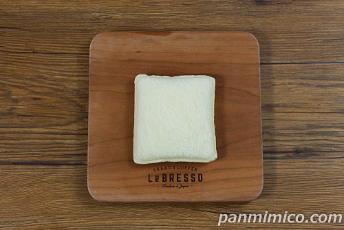 ランチパック（とろリッチ生）生クリーム入り牛乳ホイップ【ヤマザキ】上から撮った写真