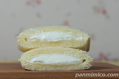 ランチパック（とろリッチ生）生クリーム入り牛乳ホイップ【ヤマザキ】断面の写真