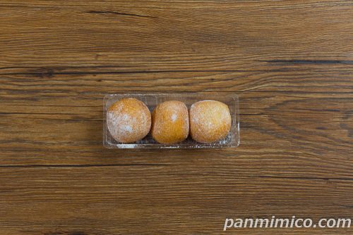 モッチ 生ドーナツ（カスタードホイップ）【ファミリーマート】上から撮った写真