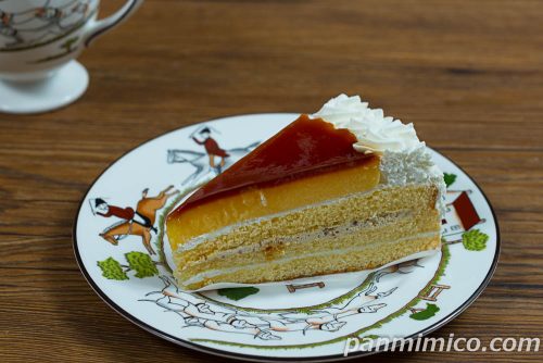ヤマザキ濃厚プリンショートケーキ斜めから撮った写真