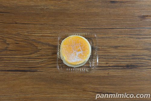 ふわしゅわ半熟スフレ （のび～るチーズソース入り）【ファミリーマート】上から撮った写真