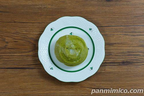 抹茶のスフレ（抹茶クリーム＆ミルクソース）【ヤマザキ】上から撮った写真