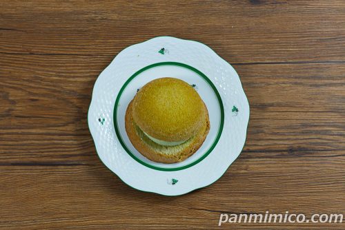 ダブルクリームシフォン（抹茶＆ミルク）【ヤマザキ】上から撮った写真