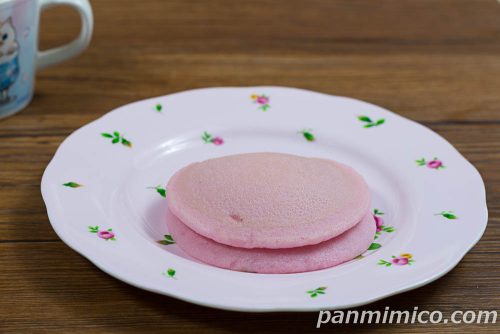 ミャクミャクいちごのパンケーキ【Pasco】斜めから撮った写真
