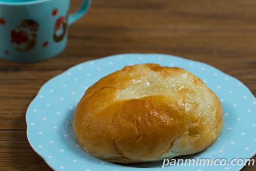 ふわもち みるくしゅがーぱん【Pasco】斜めから撮った写真