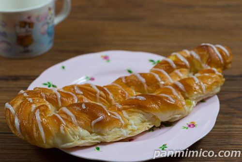 BIGシュガーデニッシュ（りんご）【ヤマザキ】斜めから撮った写真