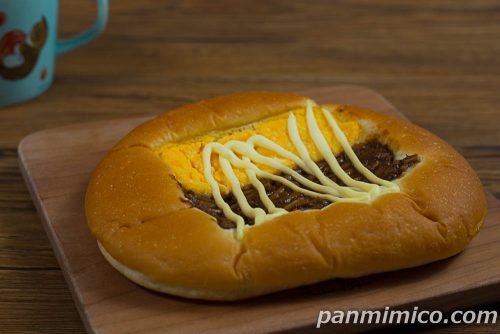 2種の味わい たまご＆焼きそばパン【ヤマザキ】斜めから撮った写真
