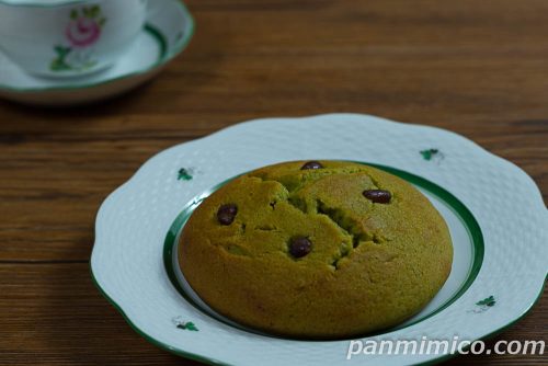 抹茶の甘食風しっとりケーキ【セブンイレブン】斜めから撮った写真