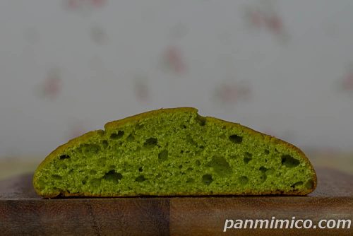 抹茶の甘食風しっとりケーキ【セブンイレブン】断面の写真