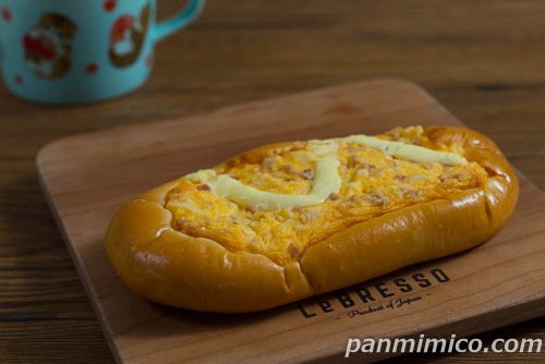 国産小麦 たまごパン【Pasco】斜めから撮った写真