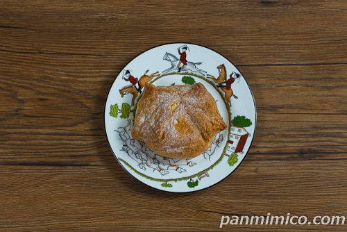 サクっとしたカスタードパイシュー【ローソン】上から撮った写真