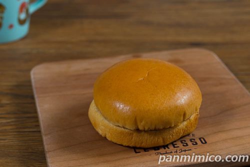 ほりにし　てりやきチキンカツチーズバーガー【ローソン】斜めから撮った写真