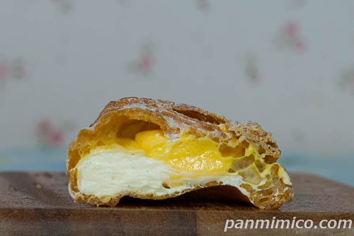 サクっとしたカスタードパイシュー【ローソン】断面の写真