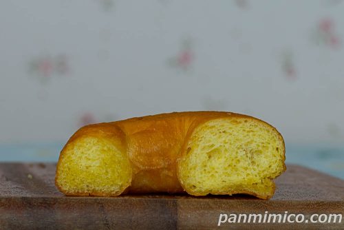 お店で揚げたシュガードーナツ【セブンイレブン】断面の写真