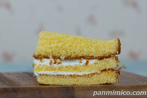 ミルククリームサンド(北海道産牛乳入りミルククリーム)【ヤマザキ】断面の写真