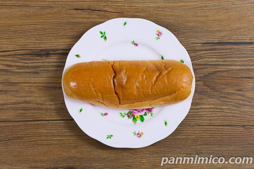 極生ロールぱん（牛乳ホイップ＆苺ジャム）森永おいしい牛乳【ヤマザキ】上から撮った写真