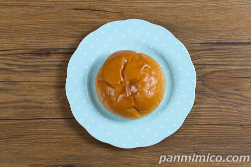 特濃深煎りピーナッツクリームパン【ヤマザキ】上から撮った写真