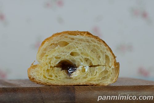 クロワッサンサンド コーヒー&ミルク【フジパン】断面の写真