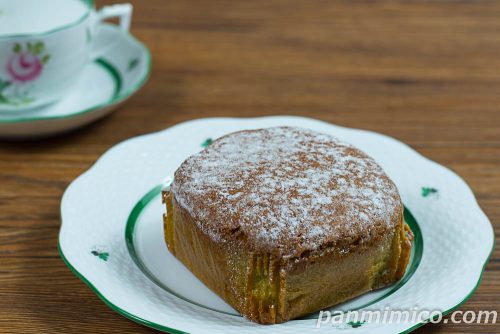 台湾カステラ(抹茶)【ヤマザキ】斜めから撮った写真