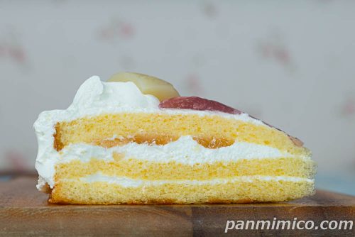 ごろっと桃のショートケーキ（2個入）【ヤマザキ】断面の写真