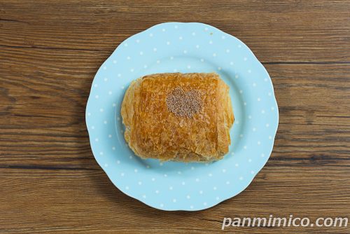 バゲットクロワッサン　おいも【ローソン】上から撮った写真