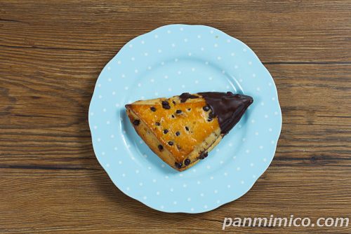 生スコーンクロワッサン（チョコクリーム）【ファミリーマート】上から撮った写真