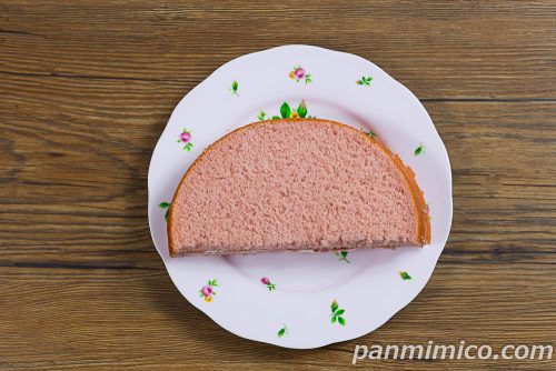 7プレミアム 大きなふわふわシフォンケーキ いちごジャム&ホイップ【セブンイレブン】上から撮った写真