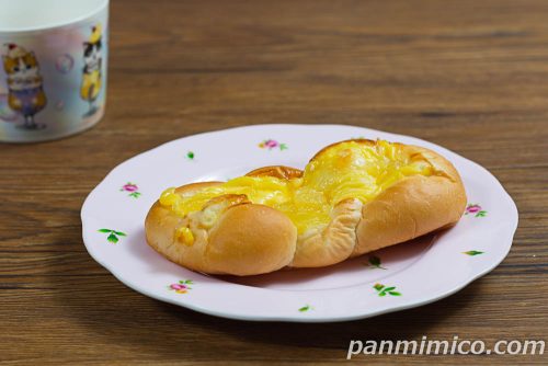 アップルカスタード【セブンイレブン】斜めから撮った写真