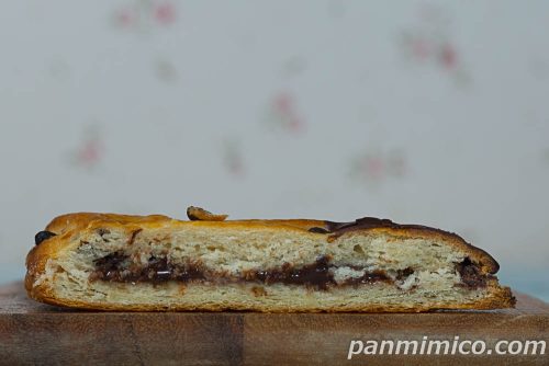 生スコーンクロワッサン（チョコクリーム）【ファミリーマート】断面の写真