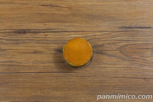 極厚　どら焼きバーガー（宇治抹茶ムース＆つぶあん）【ファミリーマート】上から撮った写真