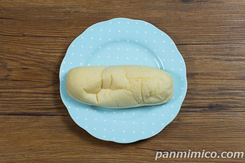 白生コッペパン（ダブルカフェラテ）【ファミリーマート】上から撮った写真