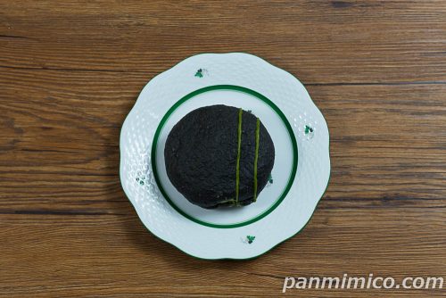 抹茶みるくのホイップドーナツ【セブンイレブン】上から撮った写真