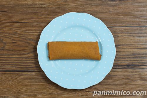 もっちりクレープ あんこ&チーズクリーム【ローソン】上から撮った写真