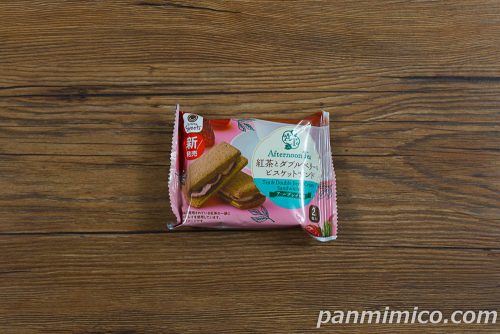 紅茶とダブルベリーのビスケットサンド【ファミリーマート】パッケージの写真