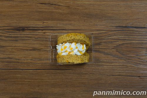 アールグレイ香る紅茶のシフォンサンド ～オレンジソース掛け～【ファミリーマート】上から撮った写真