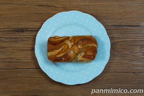 アールグレイ香るケーキブレッド（オレンジピール入り）【ファミリーマート】上から撮った写真