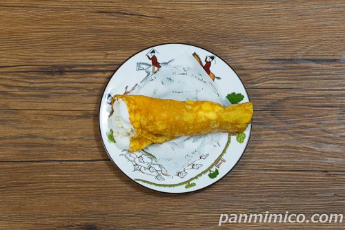 クリームがおいしいふわもちクレープ【ファミリーマート】上から撮った写真