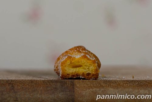 ディップベイクドチュロス～ホイップ＆チョコソース入り～【ファミリーマート】断面の写真
