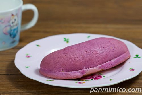韓国風さつまいもパン コグマパン【セブンイレブン】斜めから撮った写真