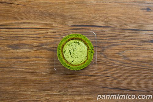宇治抹茶ロールケーキ【ファミリーマート】上から撮った写真