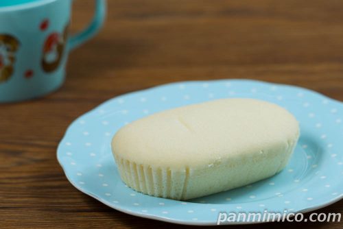 カルピス®蒸しケーキ【ヤマザキ】斜めから撮った写真