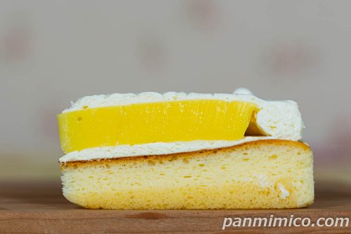 爽やかなレモンチーズケーキ（2個入）【ヤマザキ】断面の写真