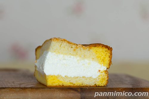 クリームほおばるシャルロットサンド（北海道産生クリーム使用）【ヤマザキ】断面の写真
