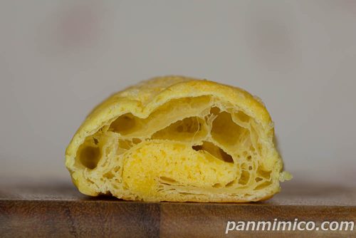 ザクザククッキーデニッシュ【ヤマザキ】断面の写真