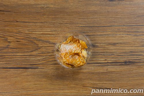 クレープつつみ（カスタード＆ホイップ）【ヤマザキ】上から撮った写真